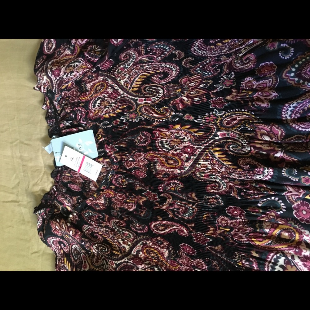 Top/Blouse - Picture 2 of 9